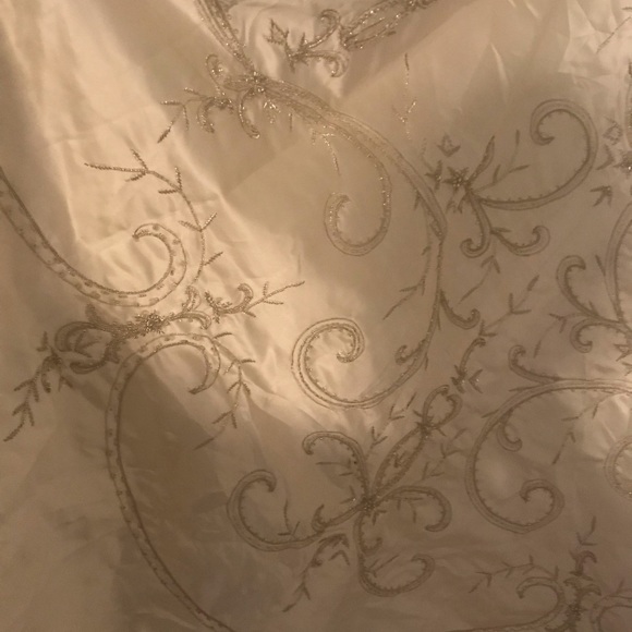 Wedding dress - Picture 5 of 8